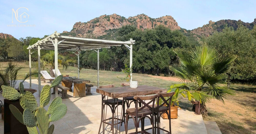 Vente Maison Coup de coeur pour cette ancienne bergerie rénovée au pied du rocher ! Roquebrune sur argens