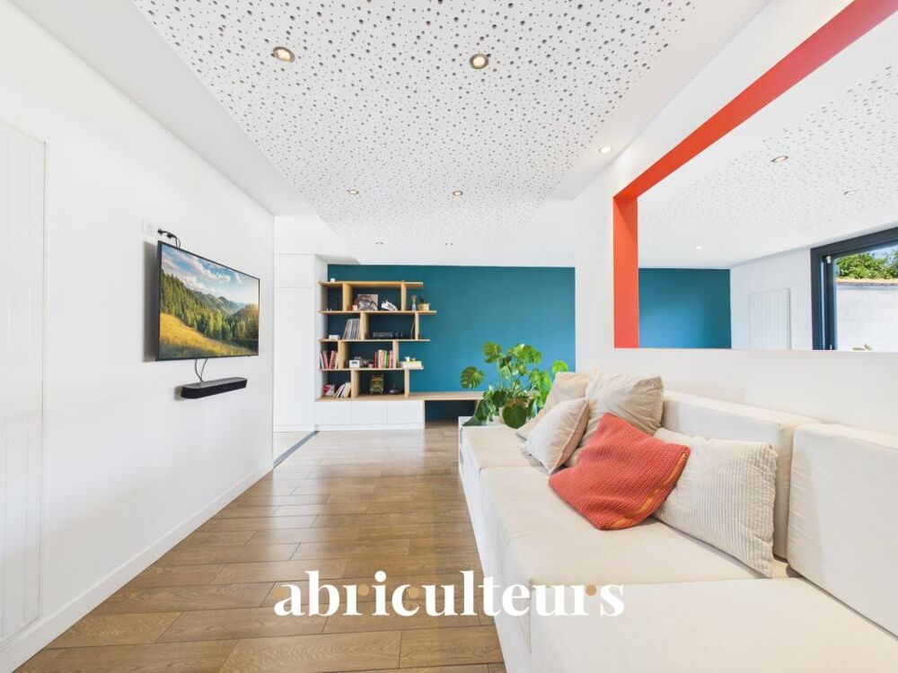 Maison familiale d'architecte de 219M2 - 5 chambres - Jardin - Un garage/buanderie - Nombreux meubles sur-mesure - 2 places de