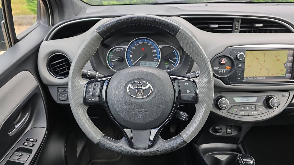 Yaris 1.5 VVTi 100 Hybrid E-CVT Collection - Automatique 2017 occasion 82000 Montauban