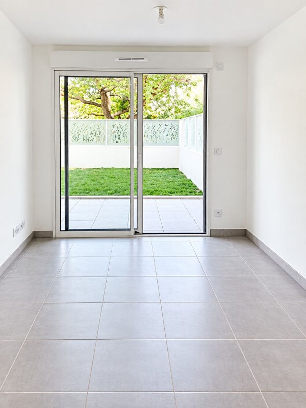 Location Appartement T2 avec terrasse, jardin et garage à MARSEILLE Marseille 9