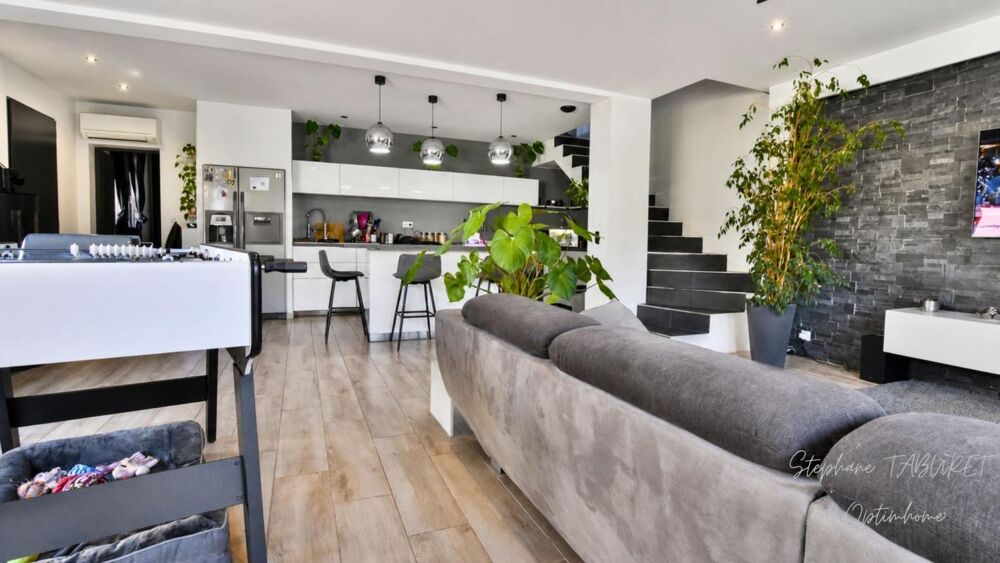 VILLA CONTEMPORAINE DE 120 M² AVEC PISCINE ET 883 M² DE TERRAIN À CÉRET