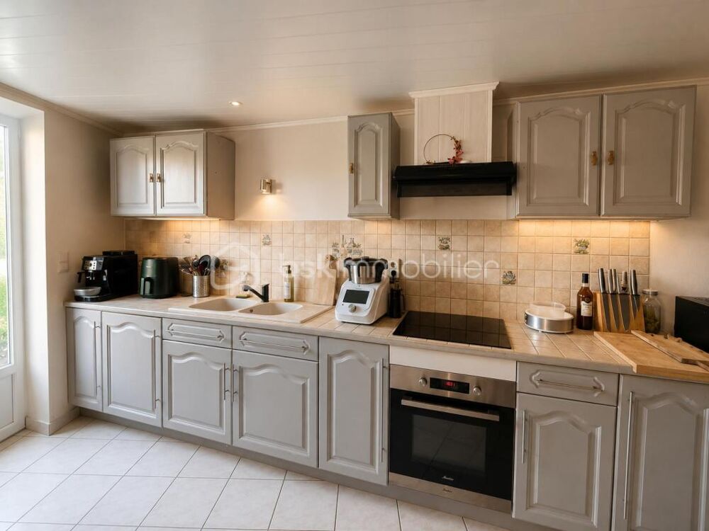 Vente Maison Corps de ferme de 210 m² avec appartement indépendant et plus de 440 m² de dépendances Lure
