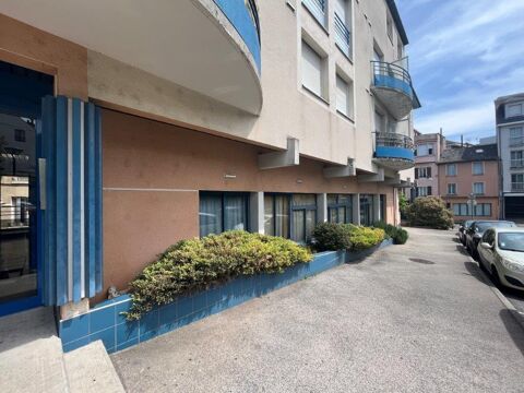 Rodez, local de 251 m&sup2; environ en rez-de-chauss&eacute;e, proche quartier Saint Cyrice 2202 12000 Rodez