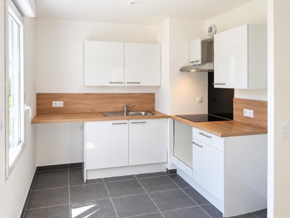 Location Appartement T3 avec terrasse, jardin et parking à Saint-Léger-du-Bourg-Denis Saint leger du bourg denis