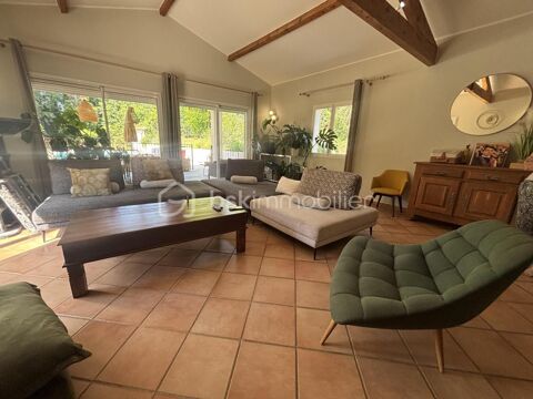   ENSEMBLE IMMOBILIER - 2 HABITATIONS - 5 CHAMBRES - 3 GARAGES - PISCINE & SPA Savasse Villa - 10 pièce(s) - 218 m²
