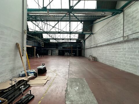 Local d'activit&eacute; &agrave; louer VILLEURBANNE (69), d'une surface totale de 994 m&sup2; dont 324 m&sup2; de bureaux et 610 m&sup2; de stockage,  id&eacute;ale 8649 69100 Villeurbanne