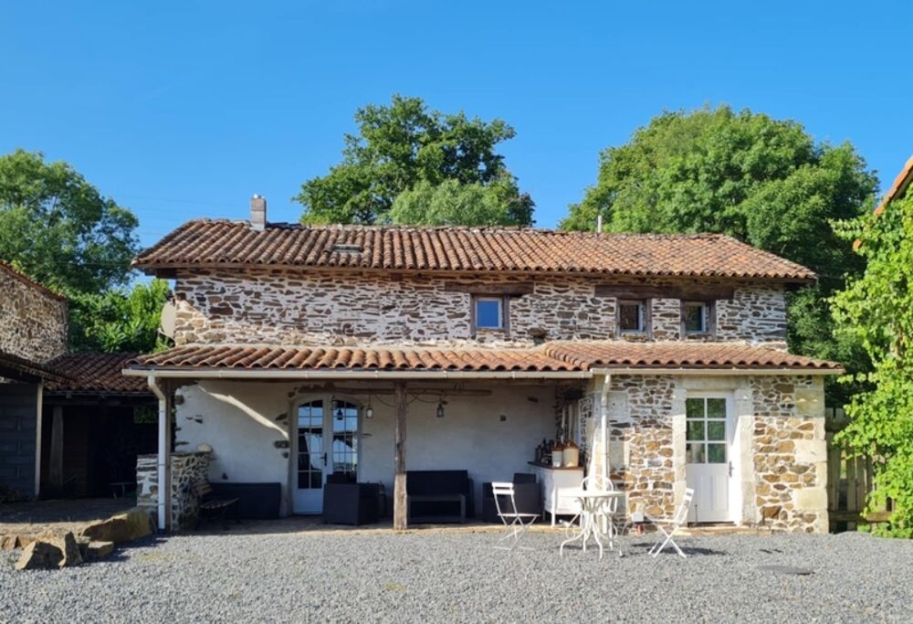 Maison 4 pièces 112 m² · à Cherves Chatelars · 112 m² · 205 000 €