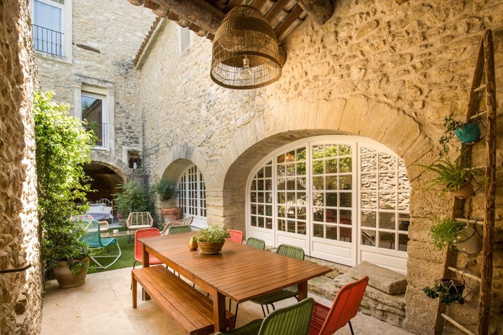 Maison de caractère (près de 320 m2, 5 chambres) avec cour intérieure, piscine & appartement indépendant (près de 135 m2, 2 cham