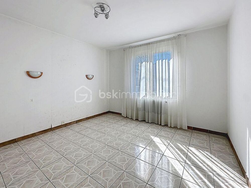 Vente Maison Castor de plain-pied d'environ 115 m2 à rafraîchir Mont de marsan