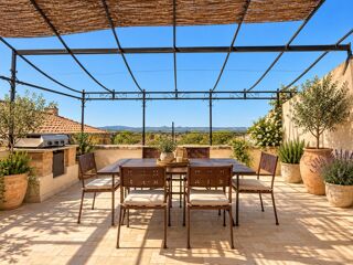 Vente Maison Demeure de caractère au cœur de la Provence: 242 m2 de superficie habitable, TERRASSE PANORAMIQUE. Distribution sur 3 niveaux :c Mallemort
