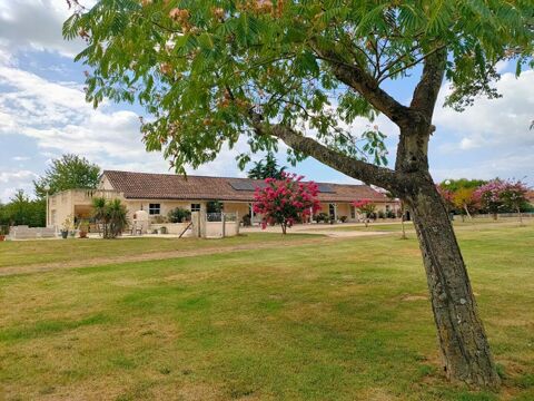   PROPRIETE - 280 m - 10 pices - 4 hectares avec dpendances Proprit/chteau - 10 pice(s) - 280 m