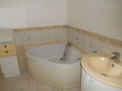   Appartement de 74m2 � louer sur Moulins Appartement - 4 pi�ce(s) - 74 m�