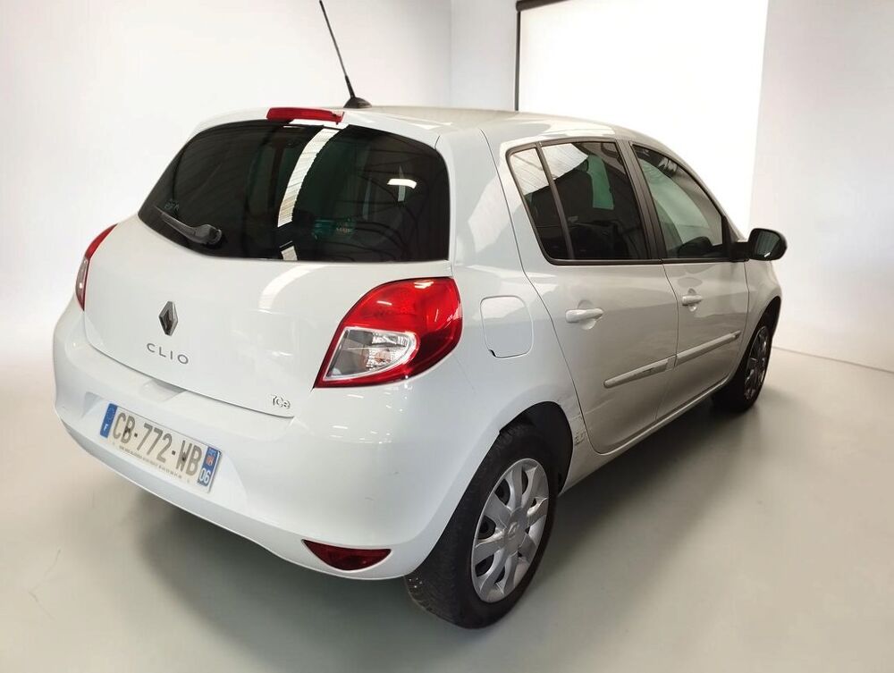 Clio III 1.2 TCE 100 NIGHT&DAY 5P 2012 occasion 06640 Saint-Jeannet
