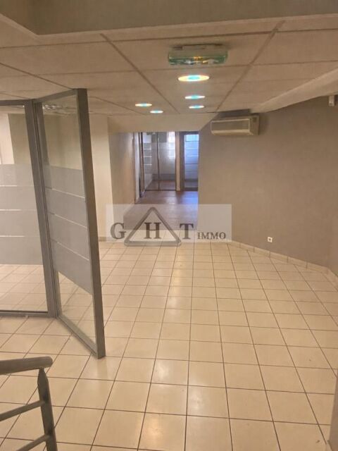 Ensemble commercial 240 m&sup2; 2300 94380 Bonneuil sur marne