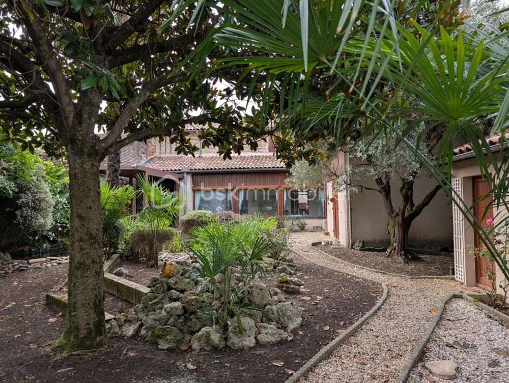 Ensemble immobilier de caractère avec jardin japonais et revenus locatifs