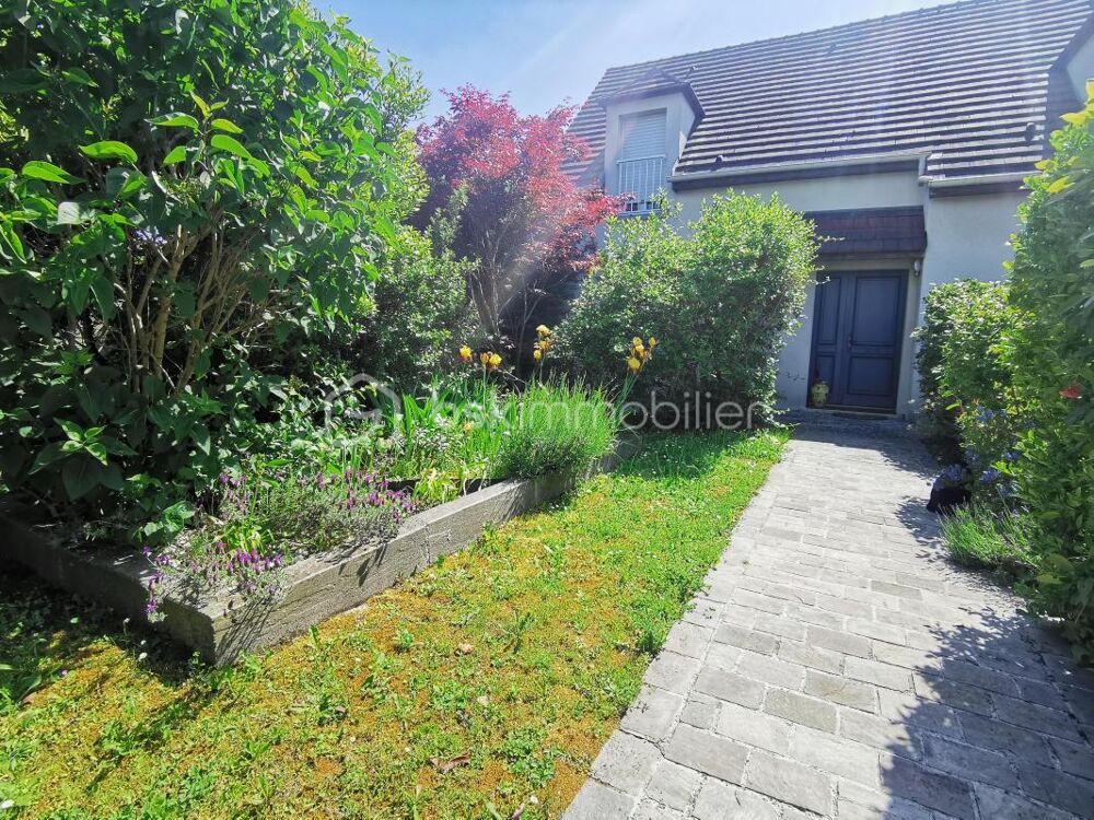 Maison familiale 5 chambres  Sous-sol total  Beau jardin  Proche commodités
