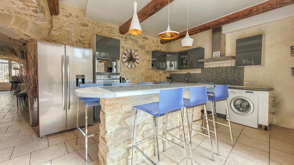 Vente Maison Maison en pierres rénovée avec cour et terrasses Uzes