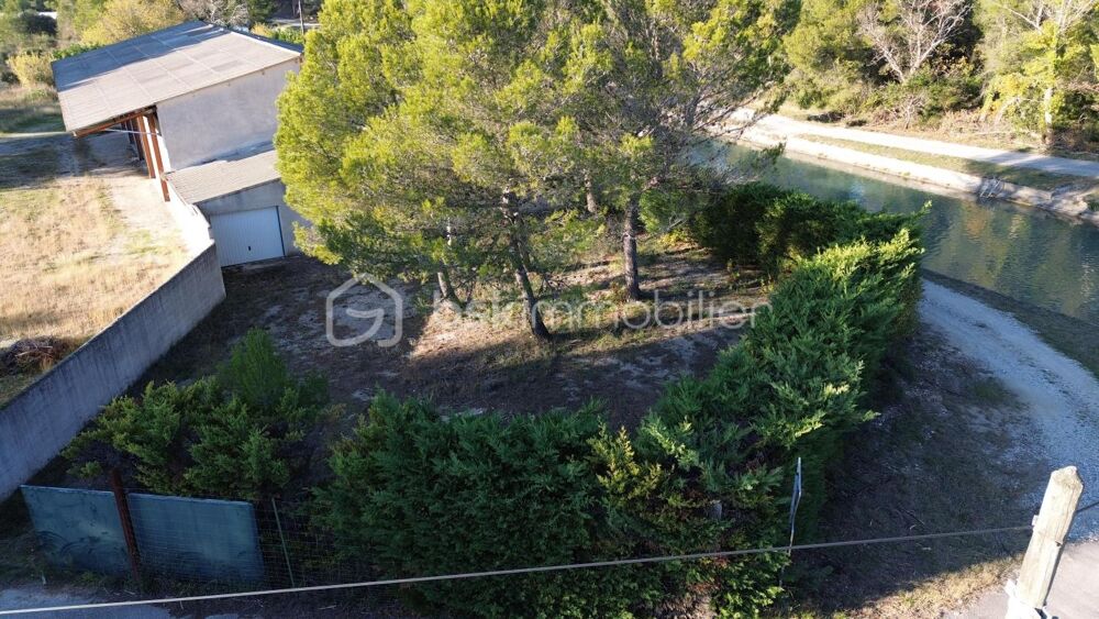 A vendre hangar et bureau sur une grande parcelle à Cheval-Blanc