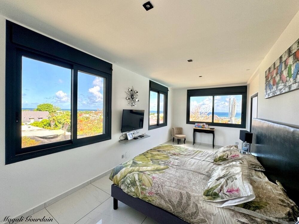 à vendre  Propriété/château Sainte-Anne (97180)