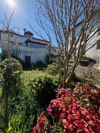 Vente Appartement Appartement à vendre 3 pièces USTARITZ (64) avec jardin et parking terrasse et véranda Ustaritz