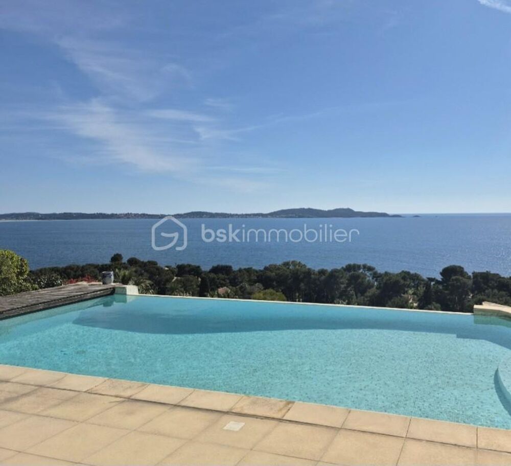 CARQUEIRANNE: VILLA D'ARCHITECTE DE 190 M2 AVEC VUE MER IMPRENABLE ET PISCINE A DEBORDEMENT