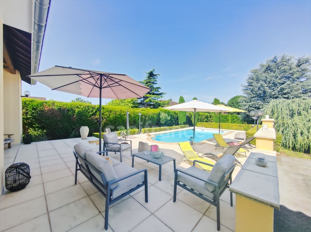 Secteur Bourgogne du Sud 2 km entrée/sortie autoroute A6 Maison à vendre de 180 m² - 6 pièces - terrain de 2 481 m² piscine !