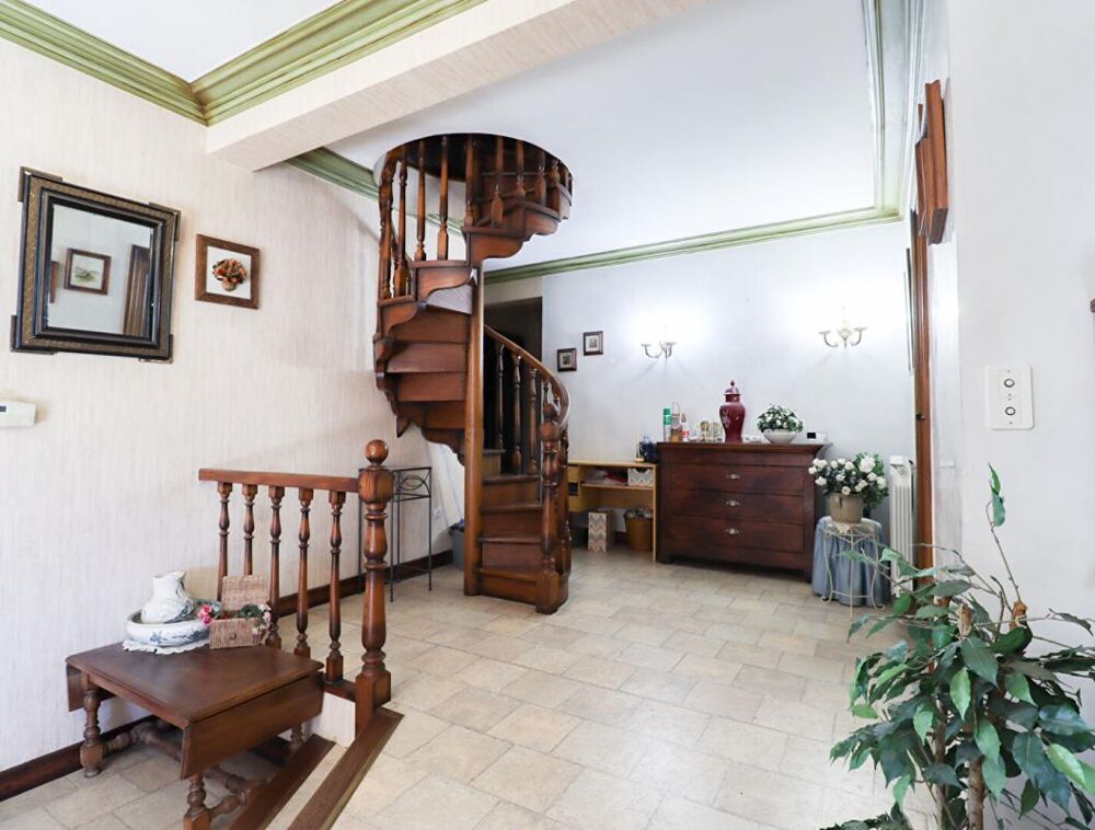 Vente Maison À vendre - Maison familiale 160 m² avec piscine, grand terrain et hangar  - Aussillon (81) Aussillon