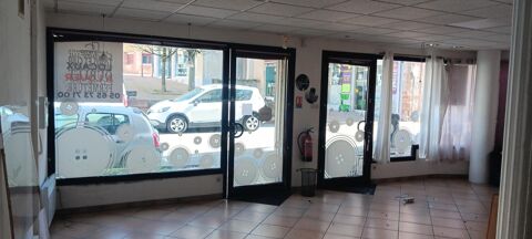   Commerce en RC de 61 m² env. avec vitrines + cave 