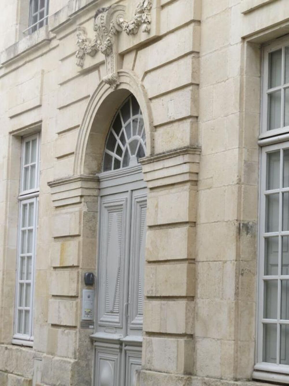 Vente Appartement Beau T3 dans immeuble de caractère hyper centre Fontenay le comte