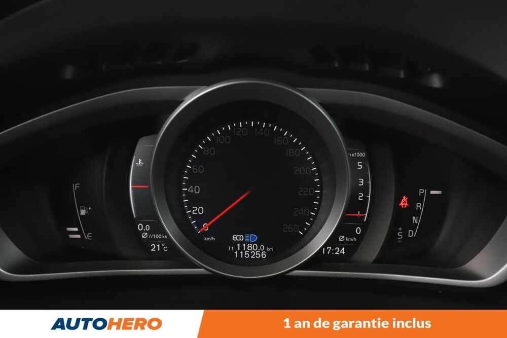 V40 2.0 D2 Momentum Business Geartronic 6 120 ch 2016 occasion 92130 Issy-les-Moulineaux