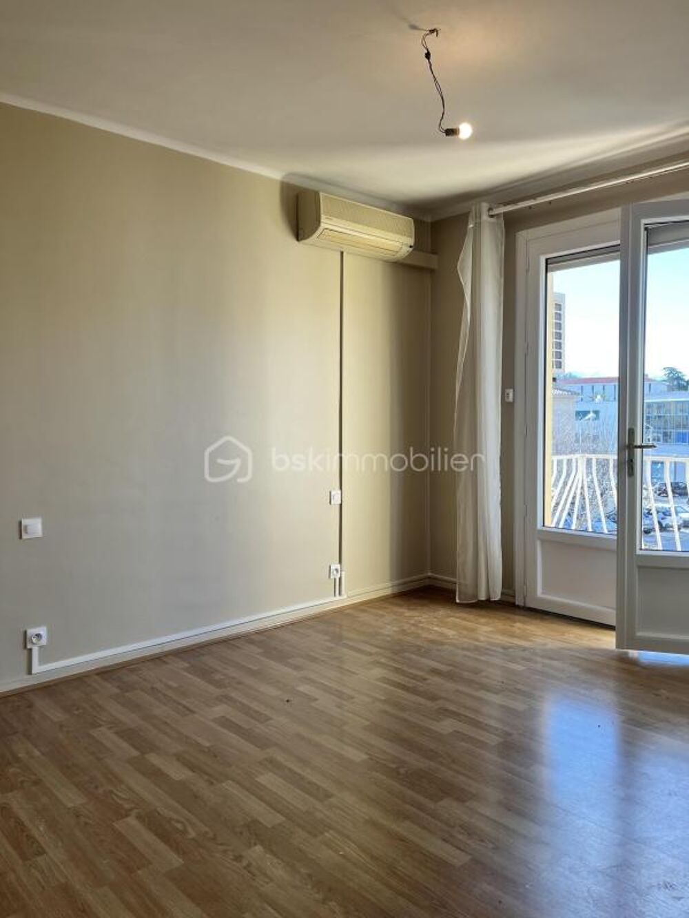 Appartement type 2/3 pièces traversant garage privatif proche centre ville
