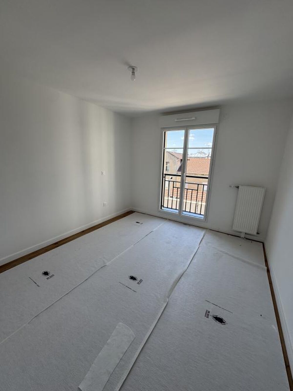 Vente Appartement **LIVRAISON IMMINENTE- 4 PIECES NEUF -  TERRASSE + 2 PARKINGS  + Plein Coeur de ville et Proche Gare Saint leu la foret