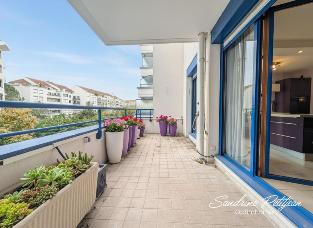 A vendre Appartement - 4 pièces 3 chambres 101 m² VILLEURBANNE Gratte Ciel - Garage en sus