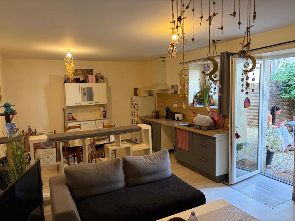 Vente Immeuble LUCON (85) COEUR DE VILLE IMMEUBLE DE RAPPORT COMPOSE DE 2 APPARTEMENTS DE TYPE T2 LOCATAIRES EN PLACE Lucon