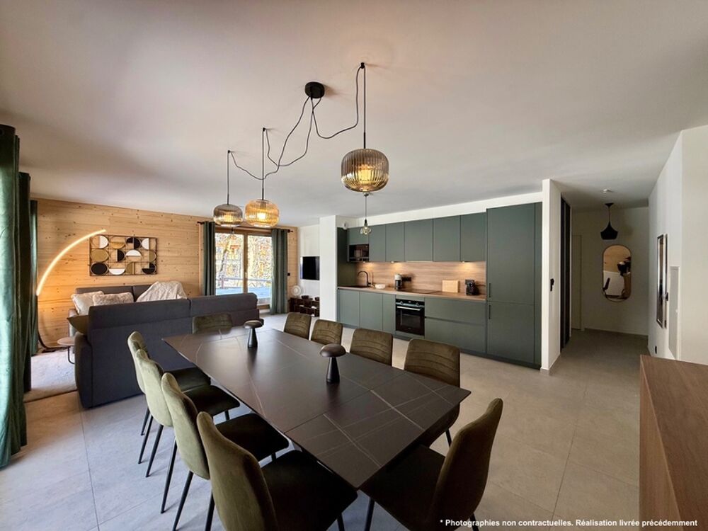 À vendre  Magnifique appartement T4 en duplex de 110,76 m² habitables (127 m² au sol), situé au dernier étage, au coeur du villa