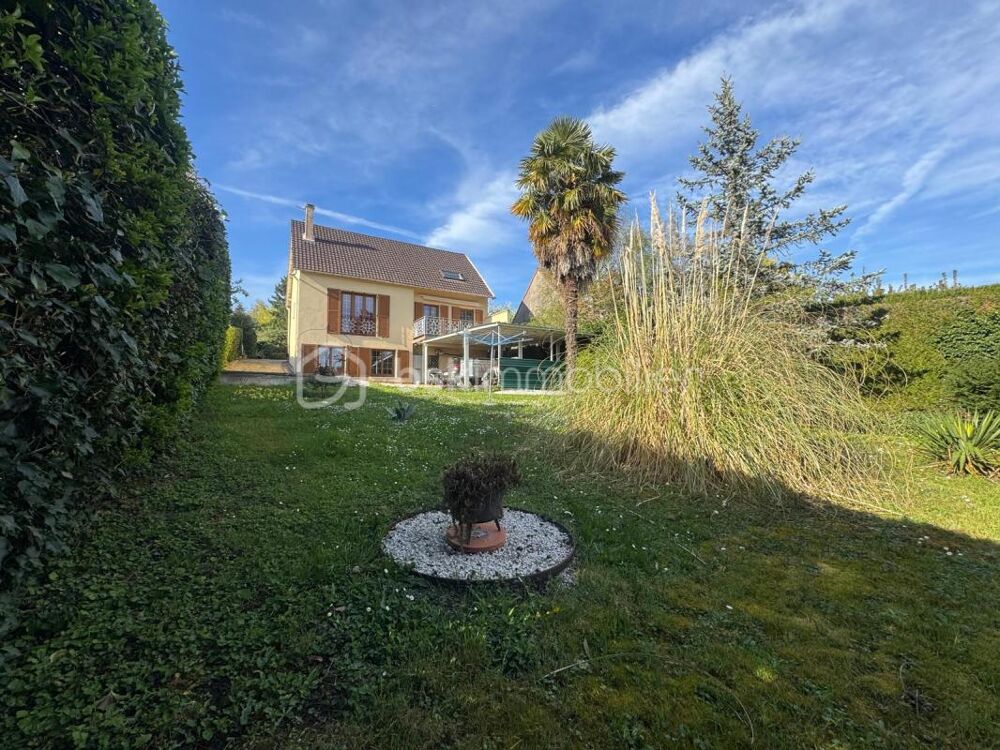 Maison traditionnelle 6 pièces au calme avec sous-sol/garage/terrasse/carport/jardin