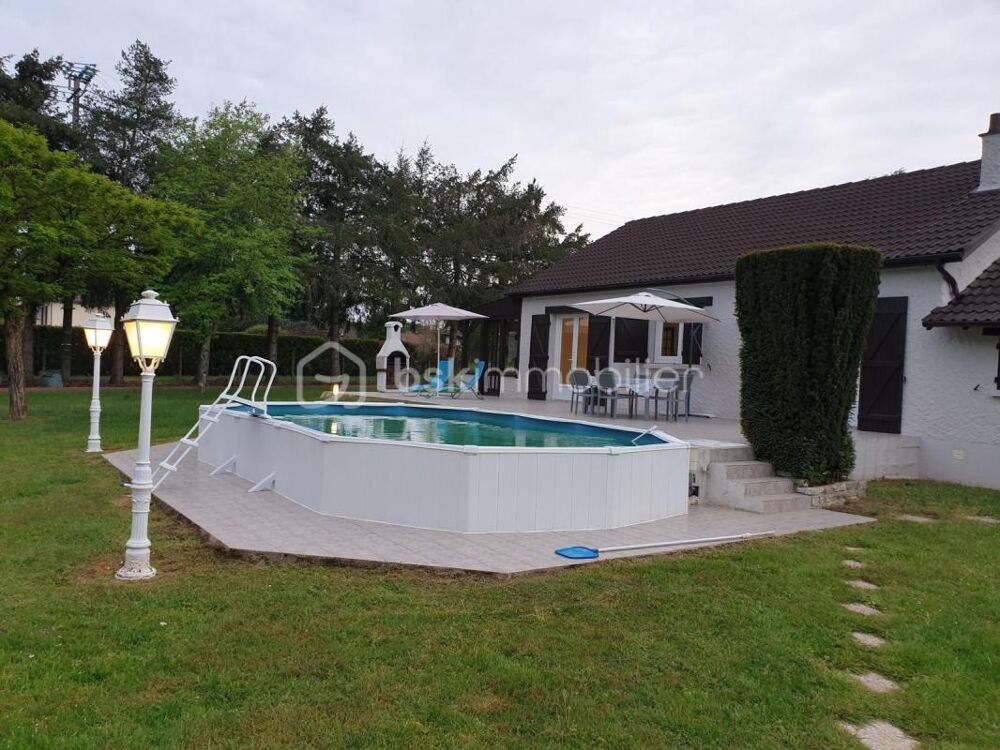 Maison avec véranda, piscine et grand terrain arboré à Lorris (Le Gué lÉvêque)