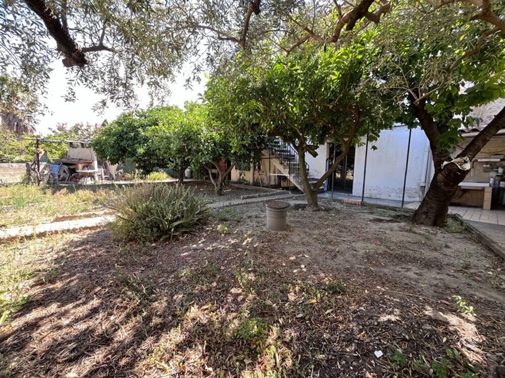 Charmante maison familiale de 230 m² avec double garage et jardin sur un terrain deux faces