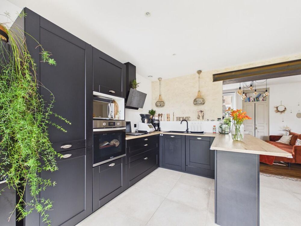 Vente Maison Maison de 110 m2 à Poitiers , quartier Chilvert, 3 chambres, jardin, vaste sous sol Poitiers