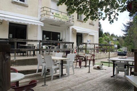   Murs et fonds de commerce pour cet ancien Hôtel avec activité Bar / Restaurant / Chambres d'hôtes avec Licence IV 
