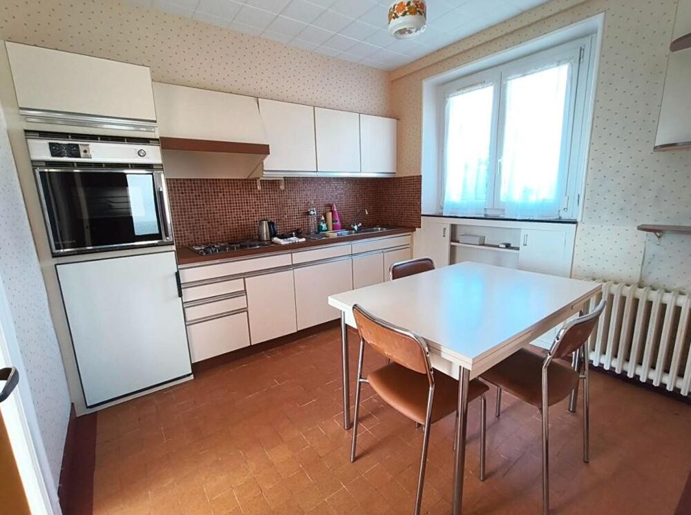 29520 Châteauneuf du Faou maison mitoyenne au calme 3 chambres cuisine salon bureau et garage