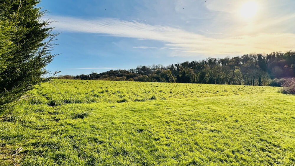 PLOMODIERN, Rare sur le secteur  Volumes, calme et vaste terrain à quelques minutes de la mer