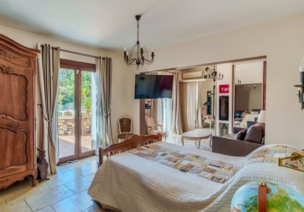 à vendre  Propriété/château Fontvieille (13990)