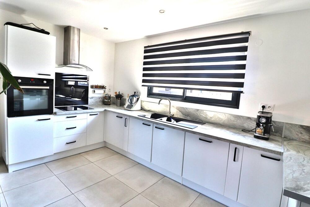 Villa 4 pièce(s) 102 m2 sur un terrain de 336m² avec piscine