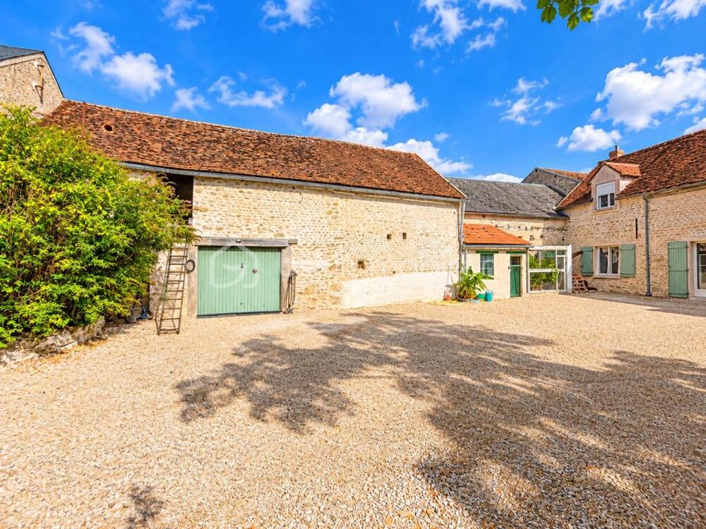 Vente Maison Propriété d'exception – Magnifique longère en pierre avec dépendance aménagée et plus de 4 000 m² d'extérieurs Yevre la ville