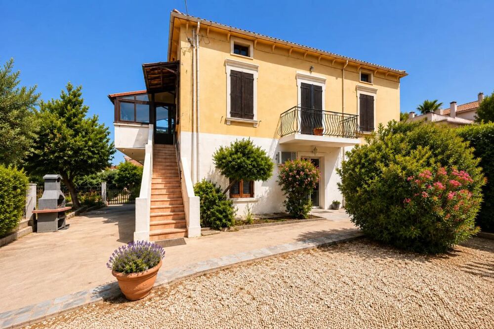 Maison de 8 pièces de 208 m² à L'Île-Rousse