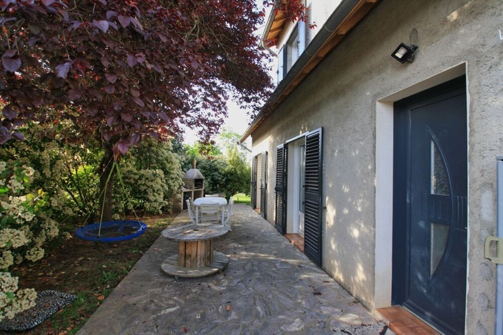 Maison rénovée, 3 chambres, sur un terrain clos de 1230 m²