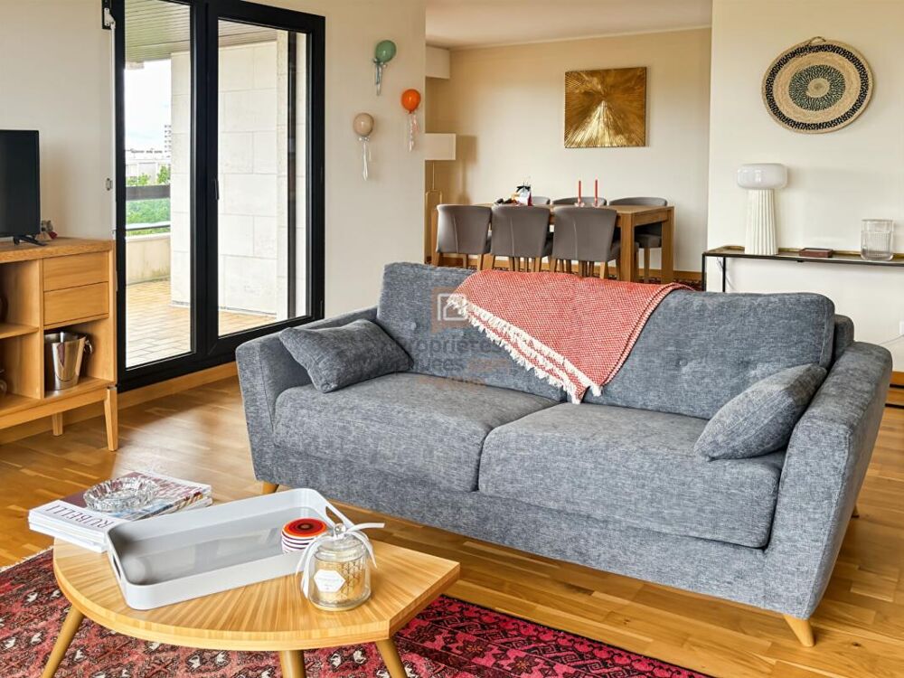 Vente Appartement APPARTEMENT D'EXCEPTION  DERNIER ETAGE  TERRASSE  BALCON CAVE ASCENSEUR ET DEUX PARKING Bordeaux