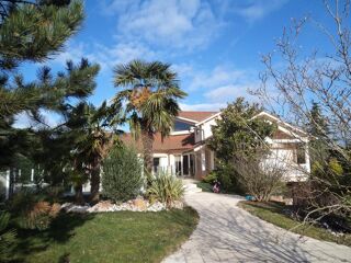  Maison  louer 6 pices 220 m