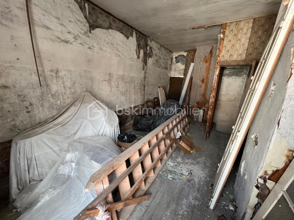 MAISON 77m2 A REHABILITER ENTIEREMENT + PETIT JARDIN